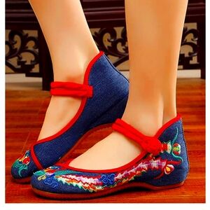 Chinese embroidery shoes size 9